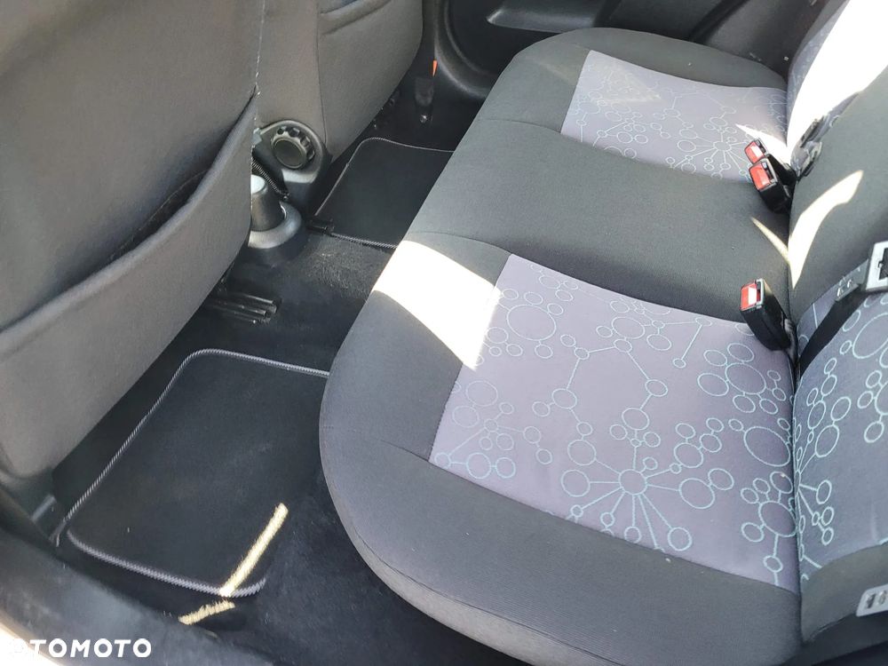 Ford Fiesta 1.4 Ambiente - 12