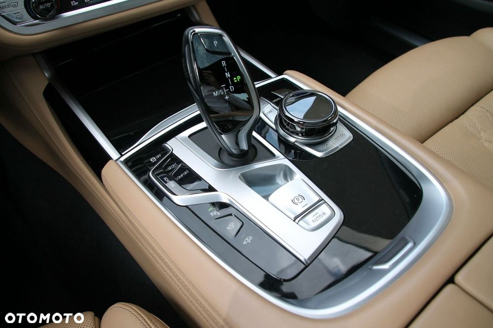 BMW Seria 7 740d xDrive - 25
