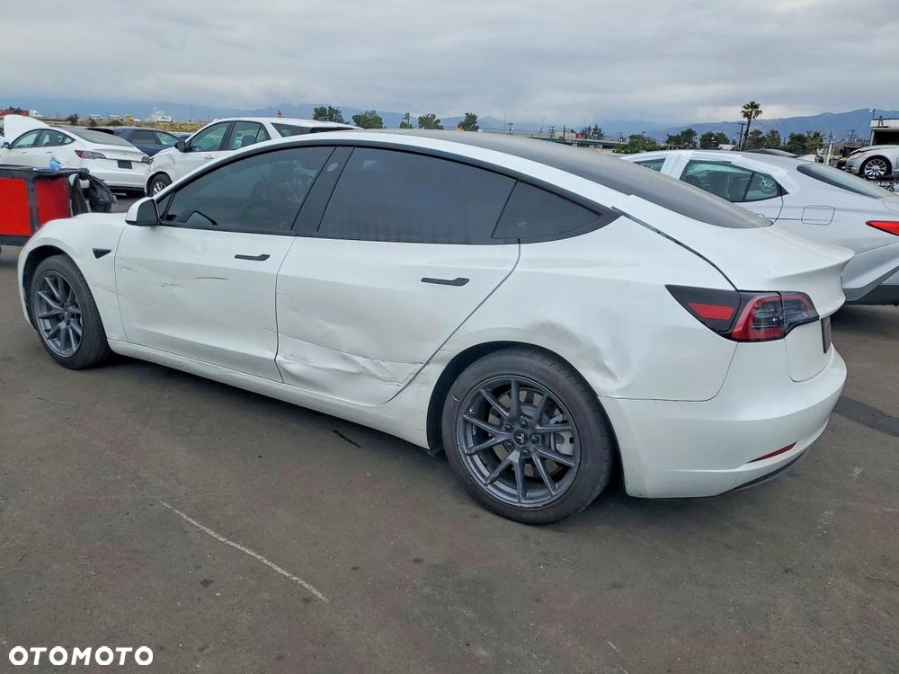 Tesla Model 3 - 4