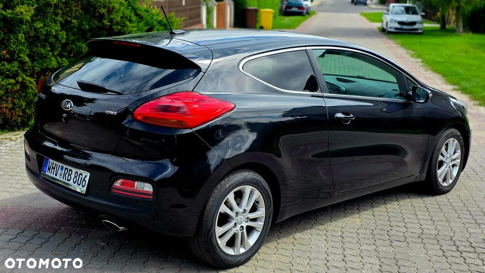 Kia Ceed 1.6 CRDi 115 Dream-Team Edition - 12