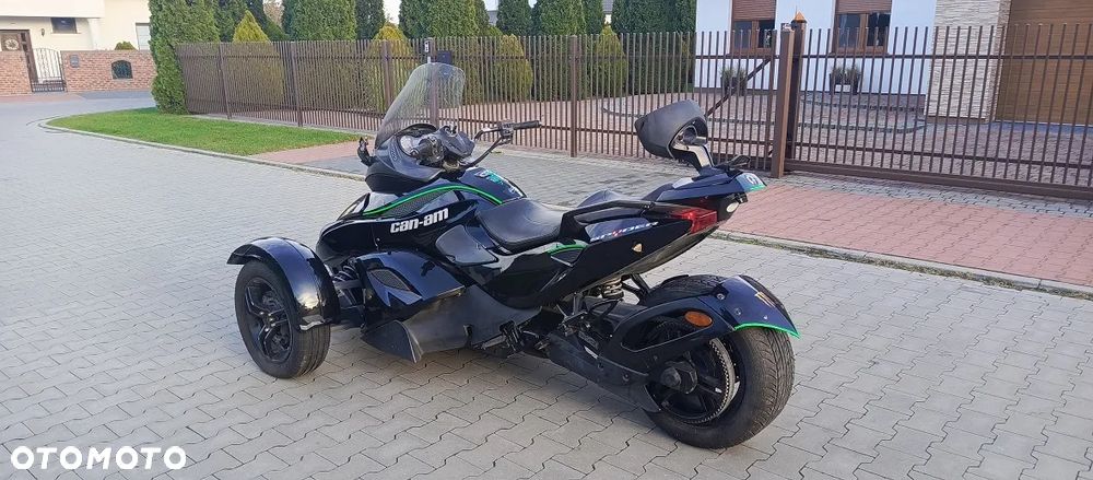 Can-Am Spyder - 2