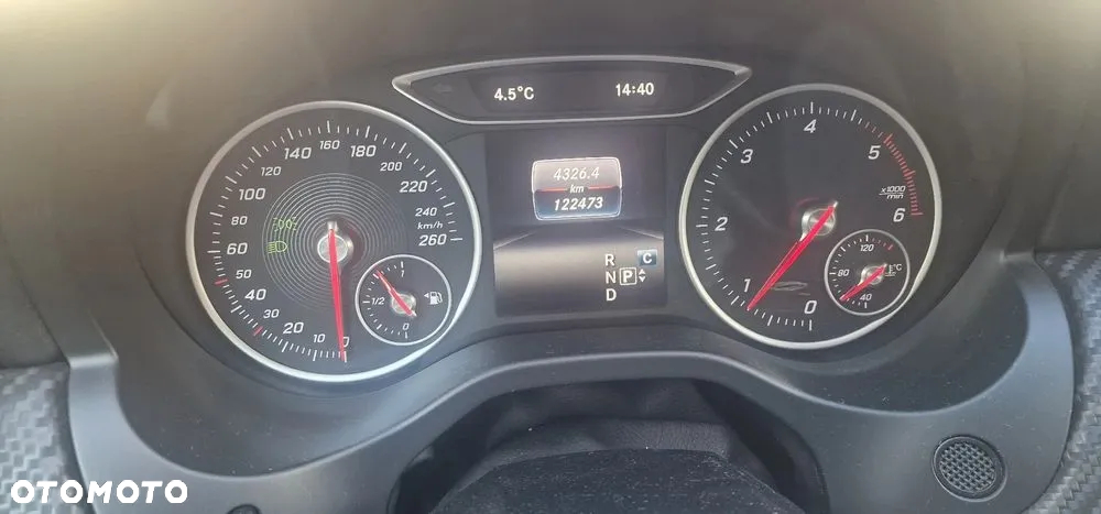 Mercedes-Benz GLA 200 d 7G-DCT - 8