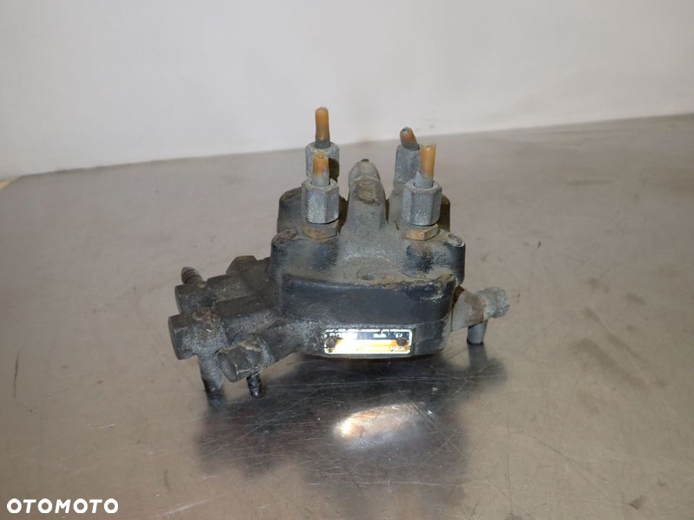 ROZDZIELACZ PALIWA SAAB 900 I  0438100058 - 2