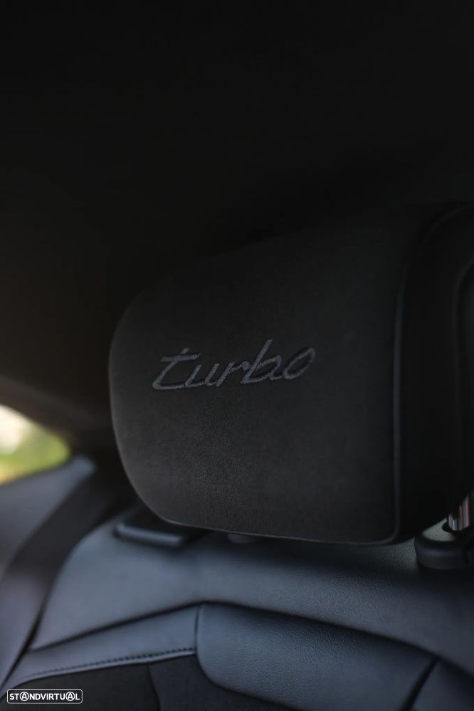 Porsche Taycan Turbo - 11