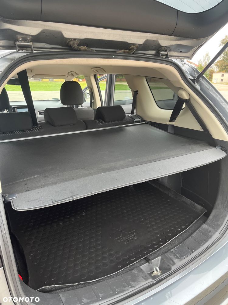 Mitsubishi Outlander - 25