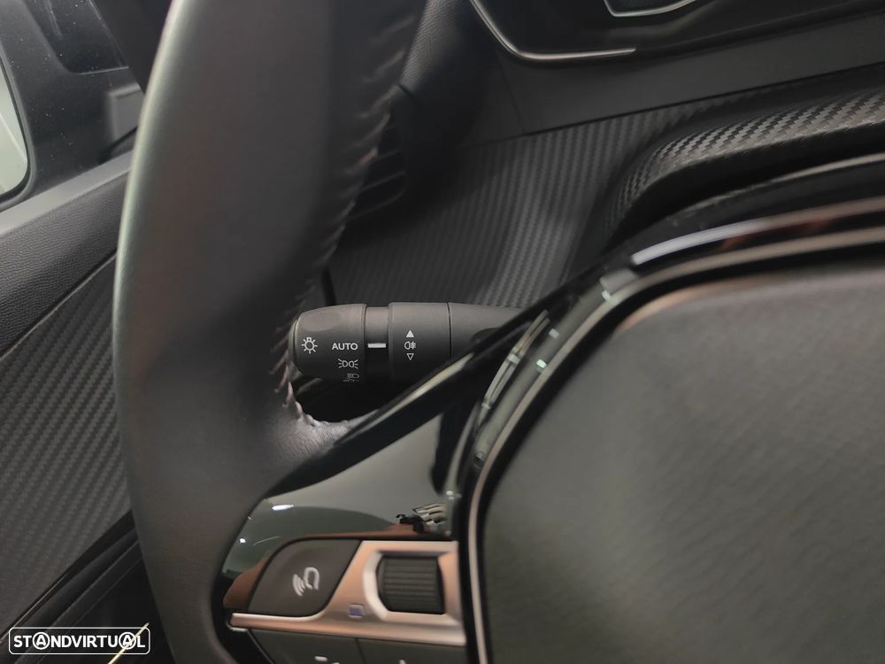 Peugeot 2008 1.2 PureTech Allure - 50