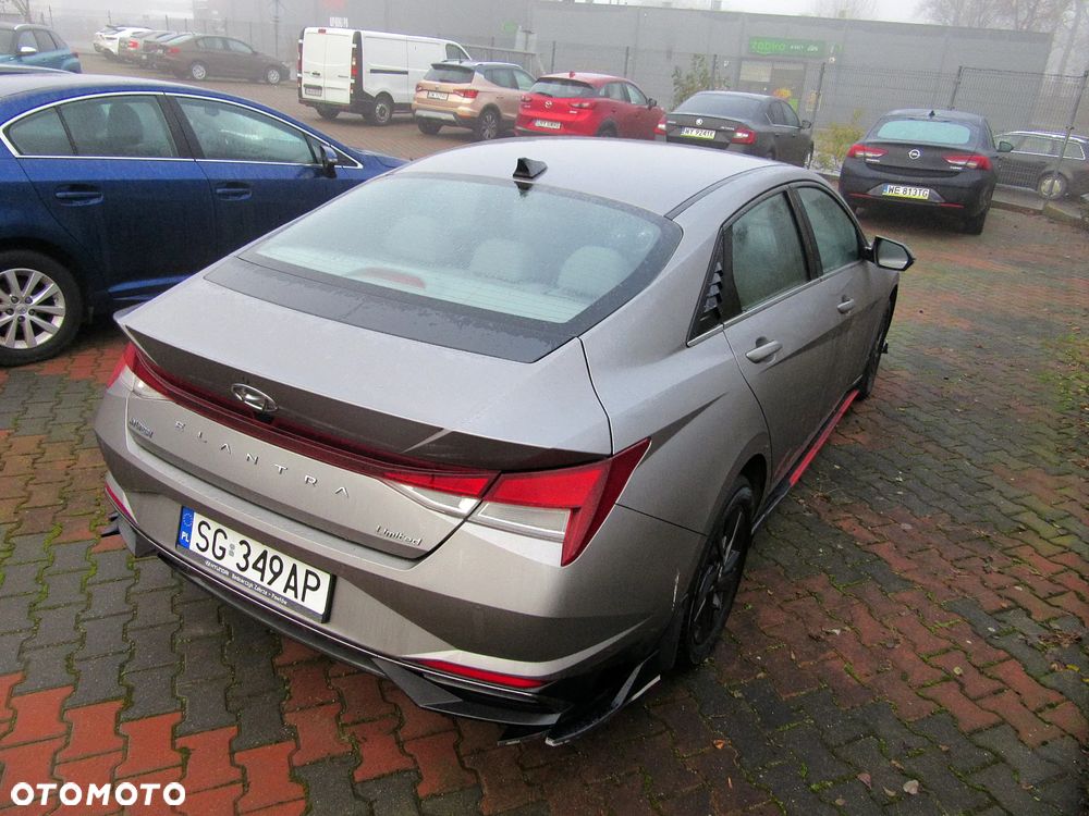 Hyundai Elantra - 3