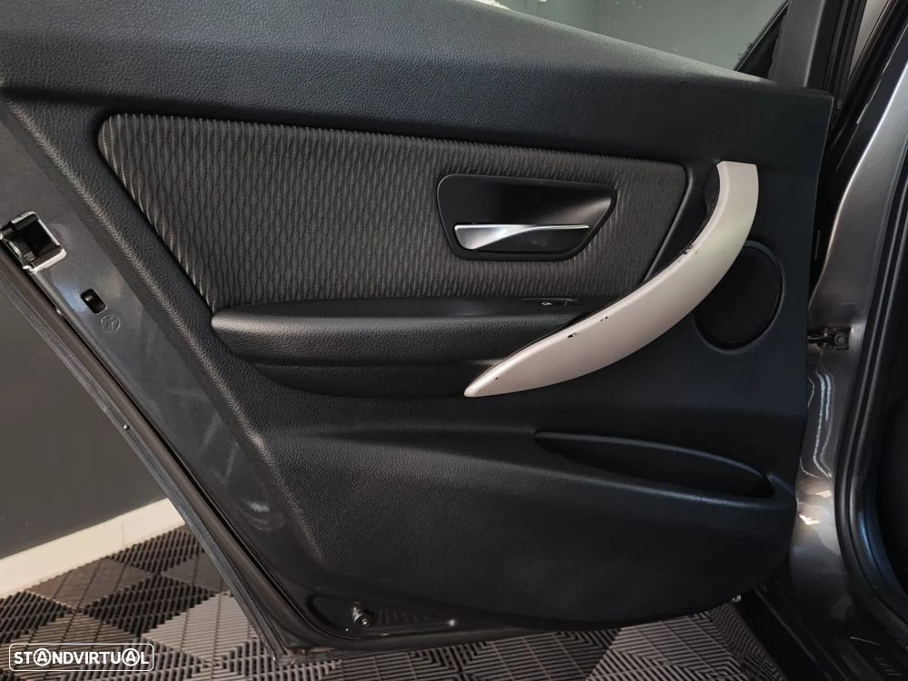 BMW 318 d DPF Touring Edition Sport - 30