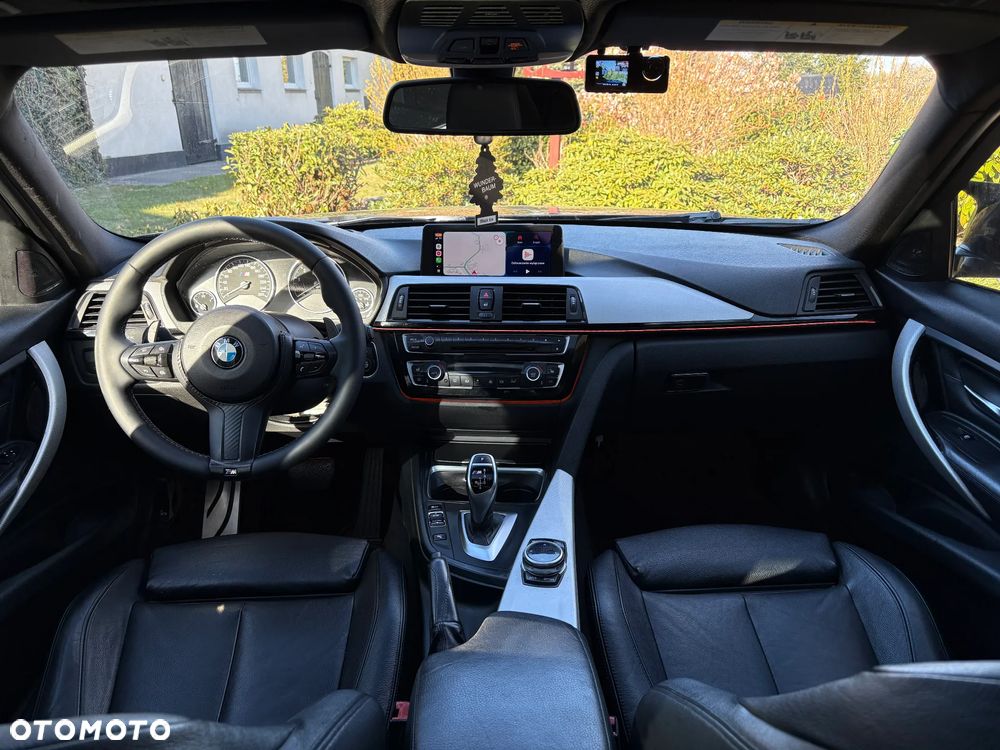 BMW Seria 3 335i Sport-Aut Luxury Line - 26