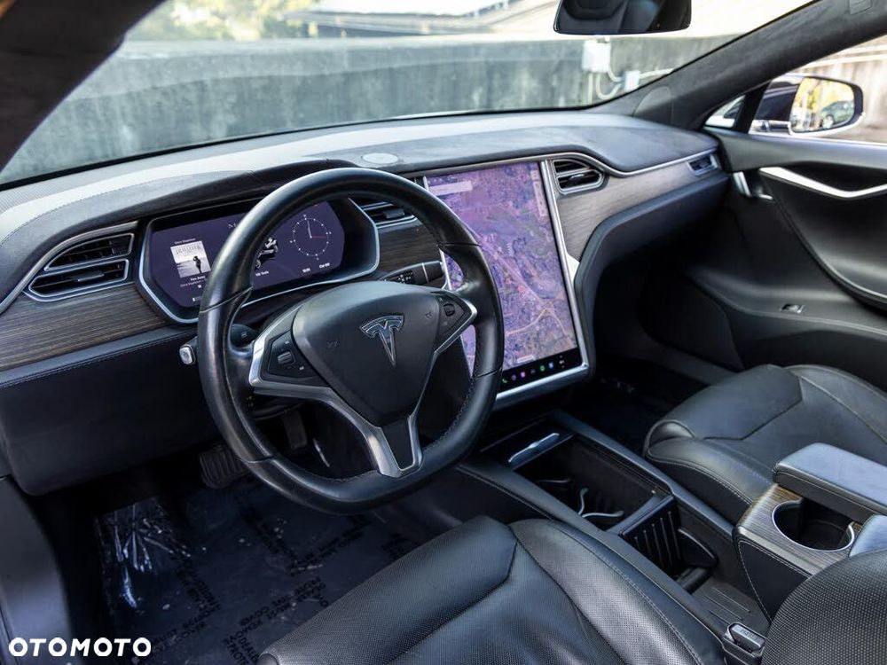 Tesla Model S - 7