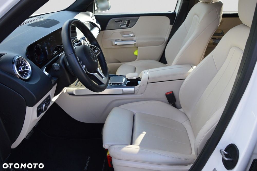 Mercedes-Benz GLB - 13