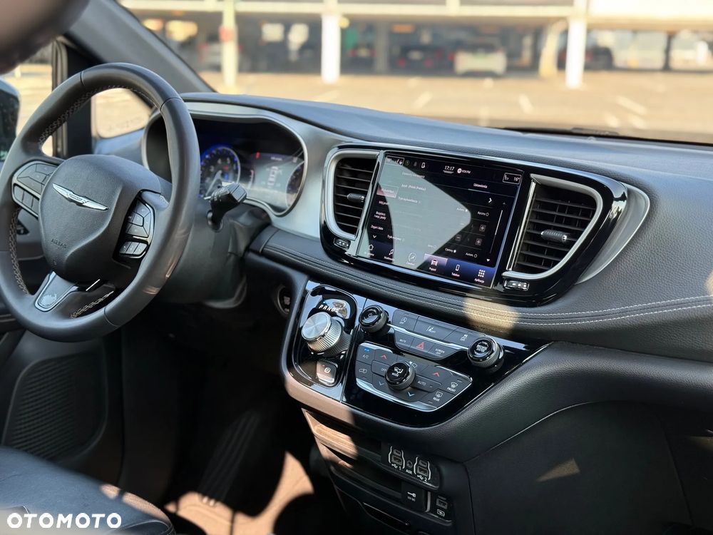 Chrysler Pacifica - 10
