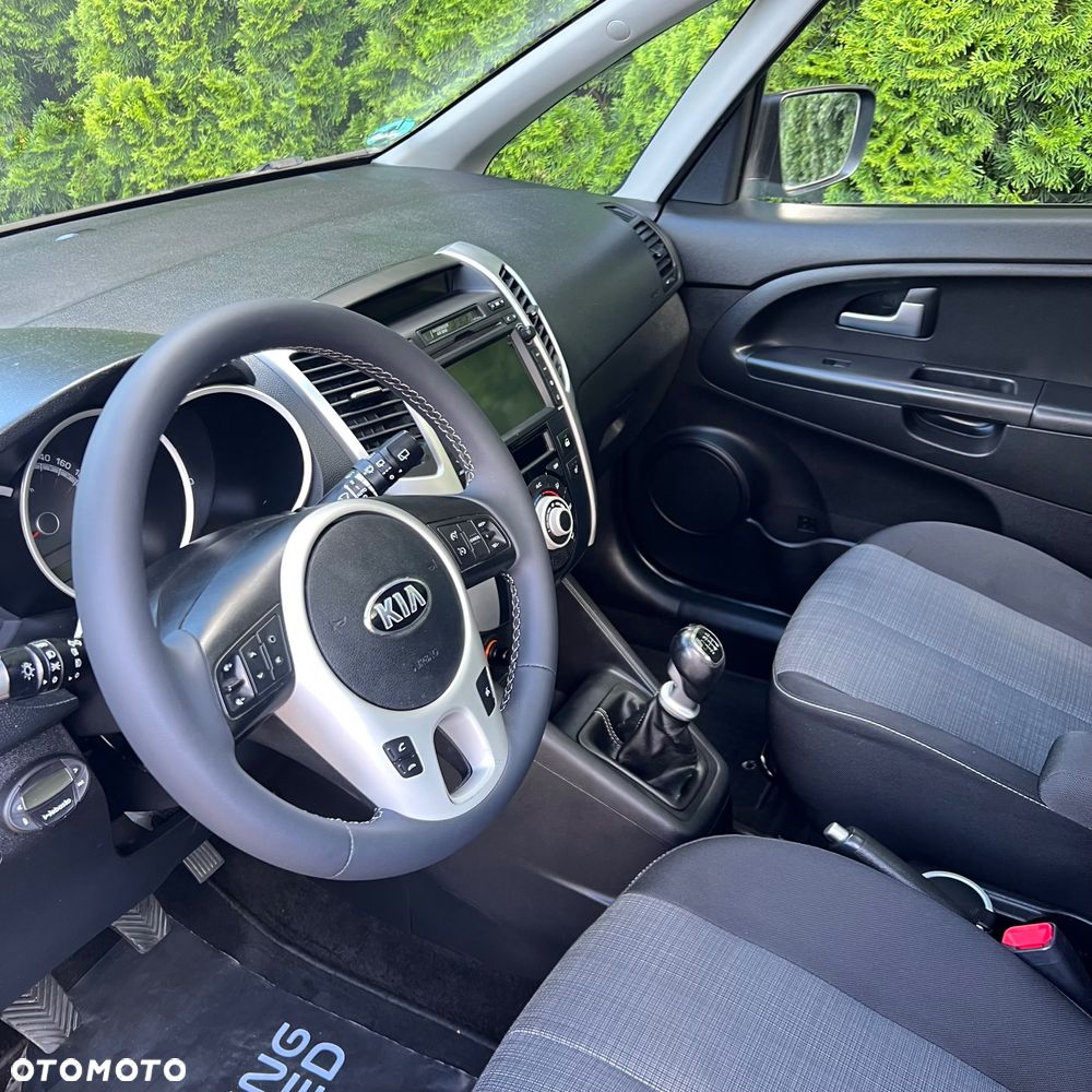 Kia Venga 1.6 CRDi 128 Fifa World Cup Edition - 8