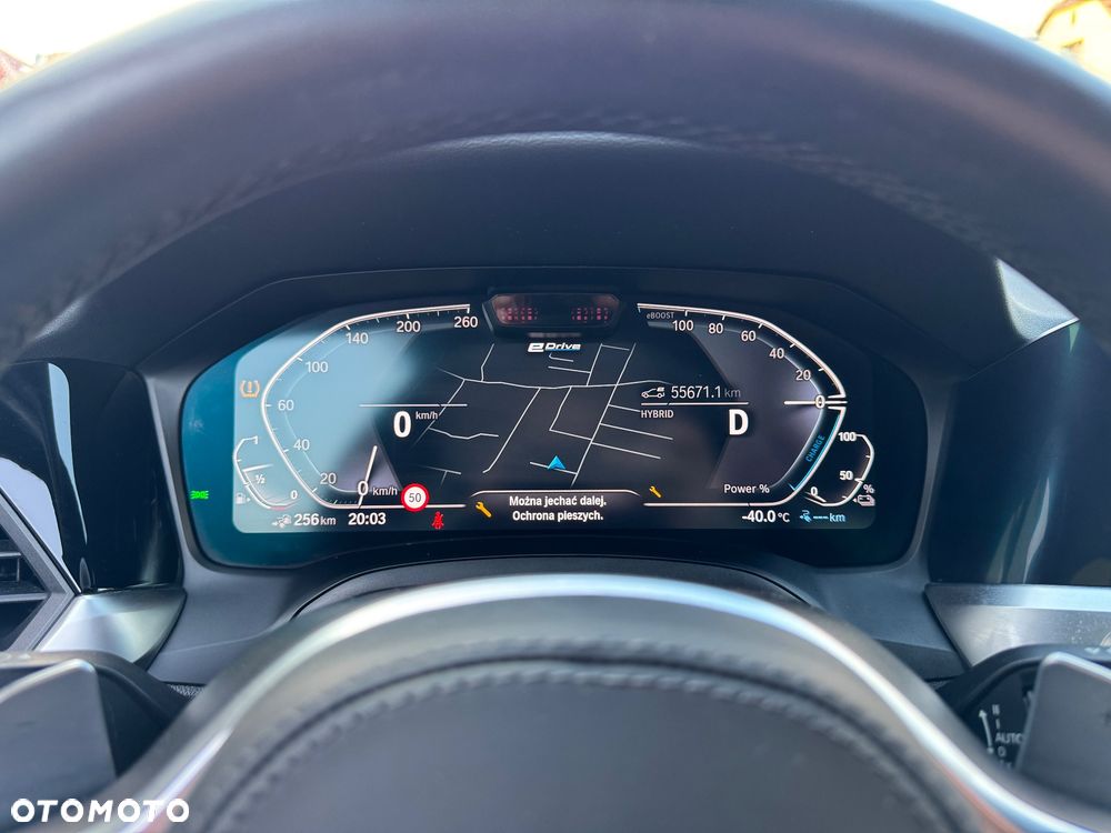 BMW Seria 3 330e M Sport - 32