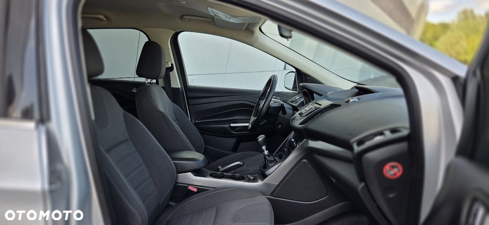 Ford Kuga 2.0 TDCi 2x4 Titanium - 19