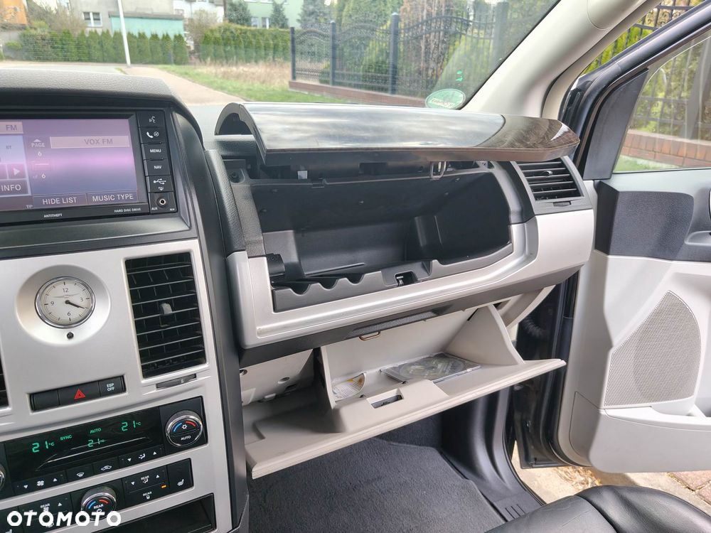Chrysler Grand Voyager - 32
