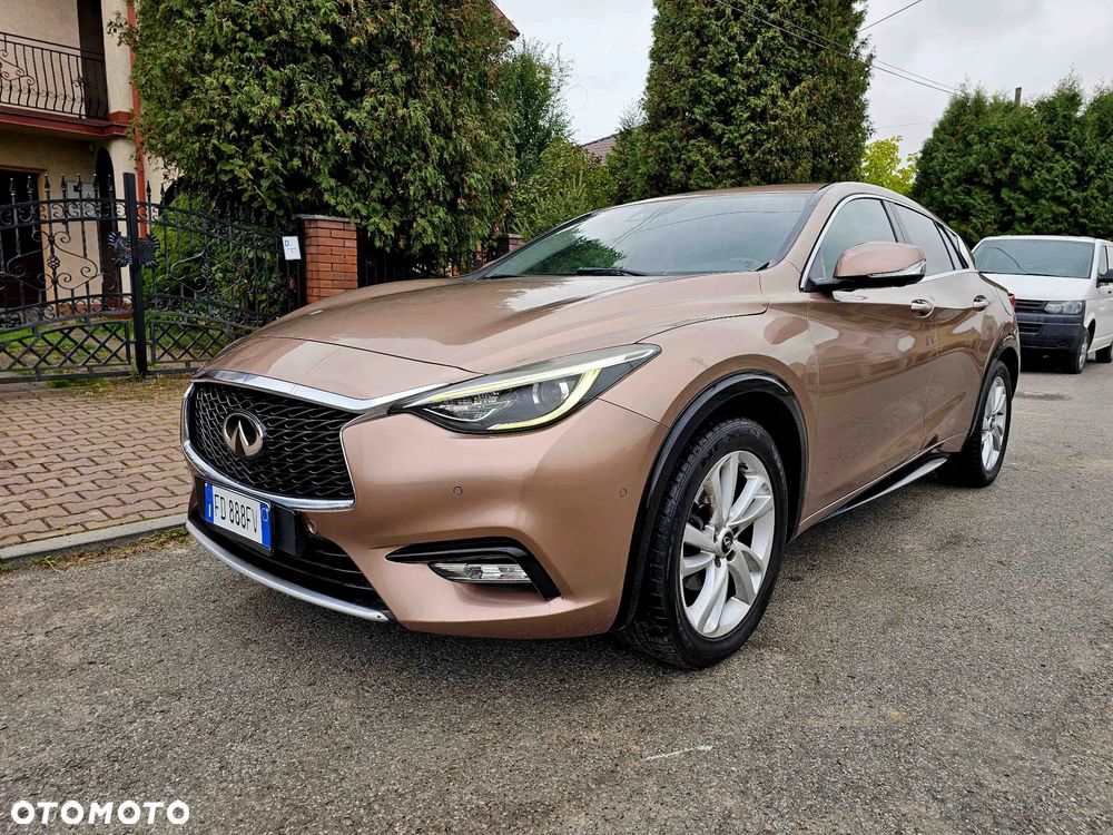 Infiniti Q30 1.6t Premium - 8