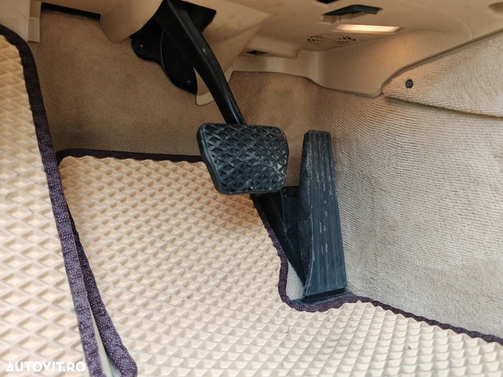 BMW Seria 5 525d xDrive AT - 37