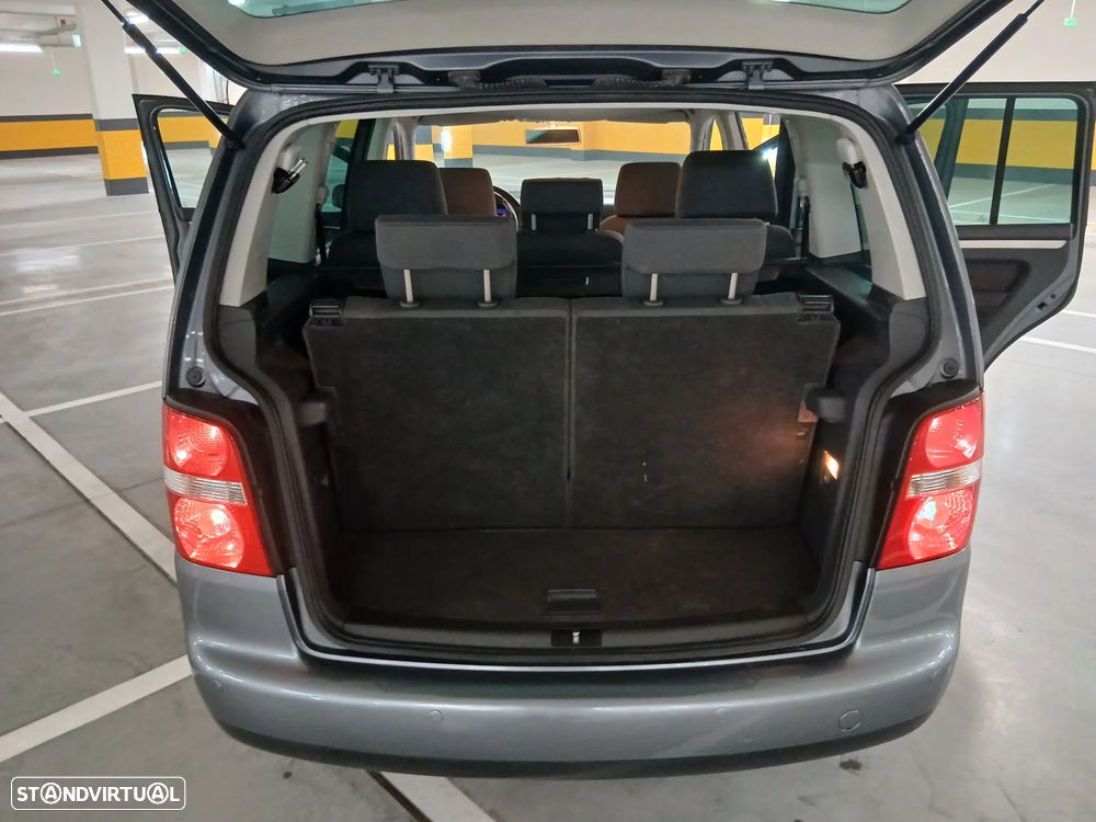 VW Touran 1.9 TDi Highline 7L - 15
