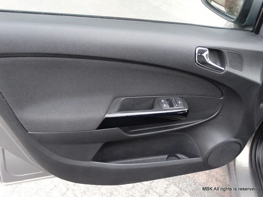 Opel Corsa 1.4 16V Cosmo - 20