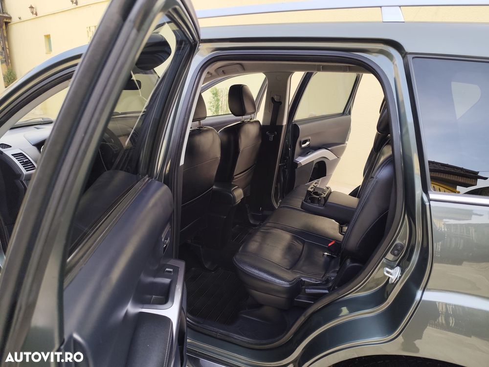 Peugeot 4007 - 8