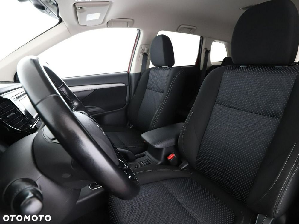 Mitsubishi Outlander 2.0 2WD SUV-Star - 14