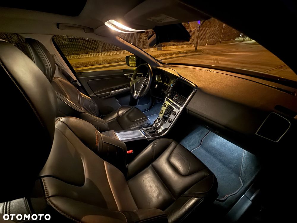 Volvo XC 60 D3 Drive-E Ocean Race - 21