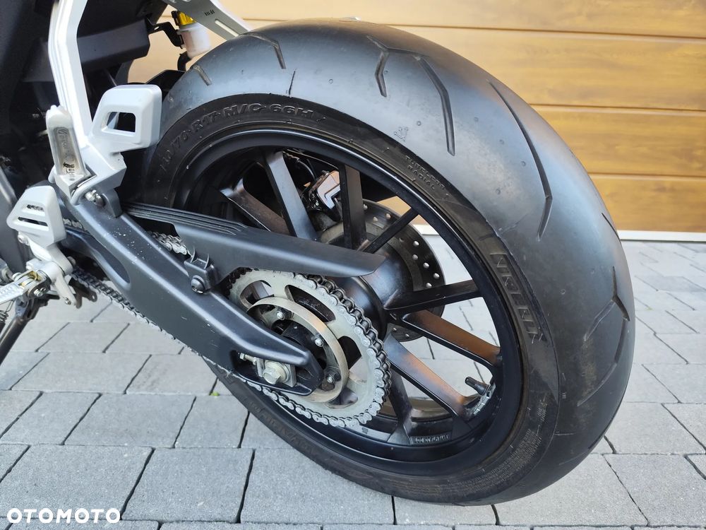Yamaha YZF - 11