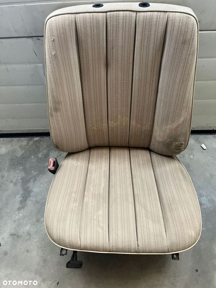 FOTEL LEWY KIEROWCY SIEDZENIE MERCEDES W124 BEŻOWY - 1