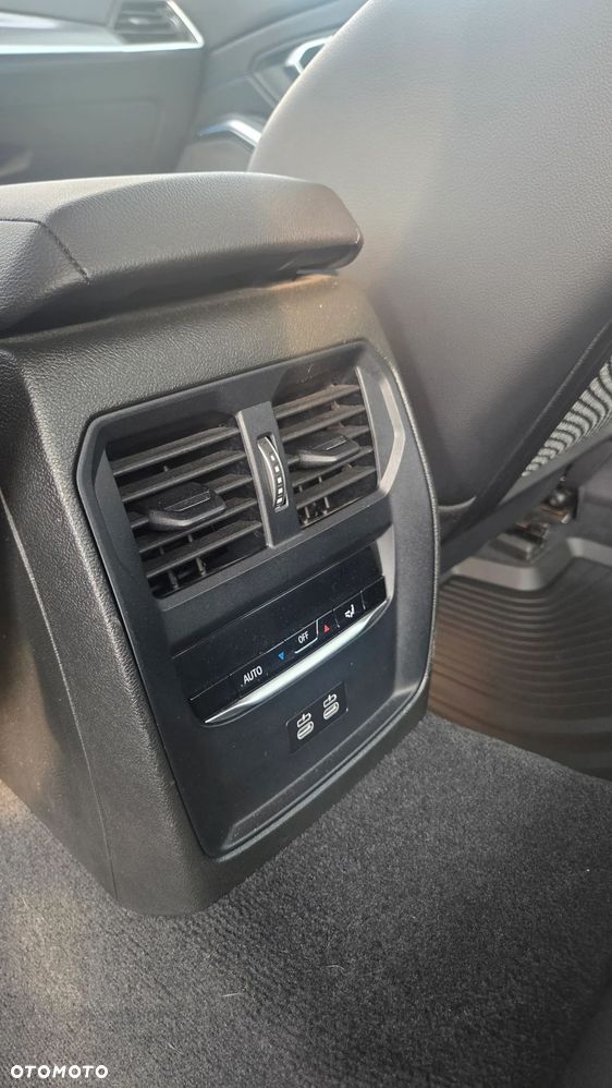 BMW Seria 3 330e xDrive M Sport sport - 12
