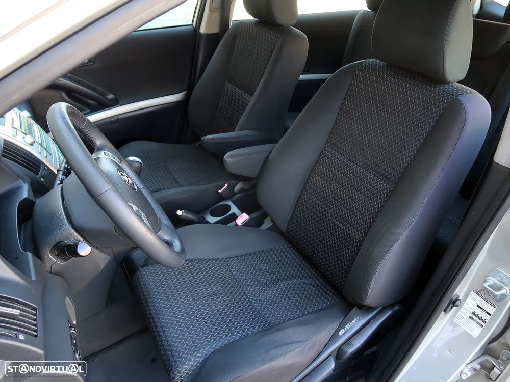 Toyota Corolla Verso 2.2 D-4D Sol - 11