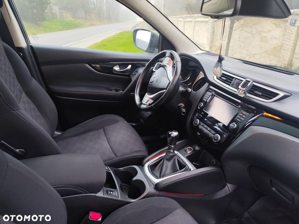 Nissan Qashqai 1.6 DIG-T N-Connecta - 1