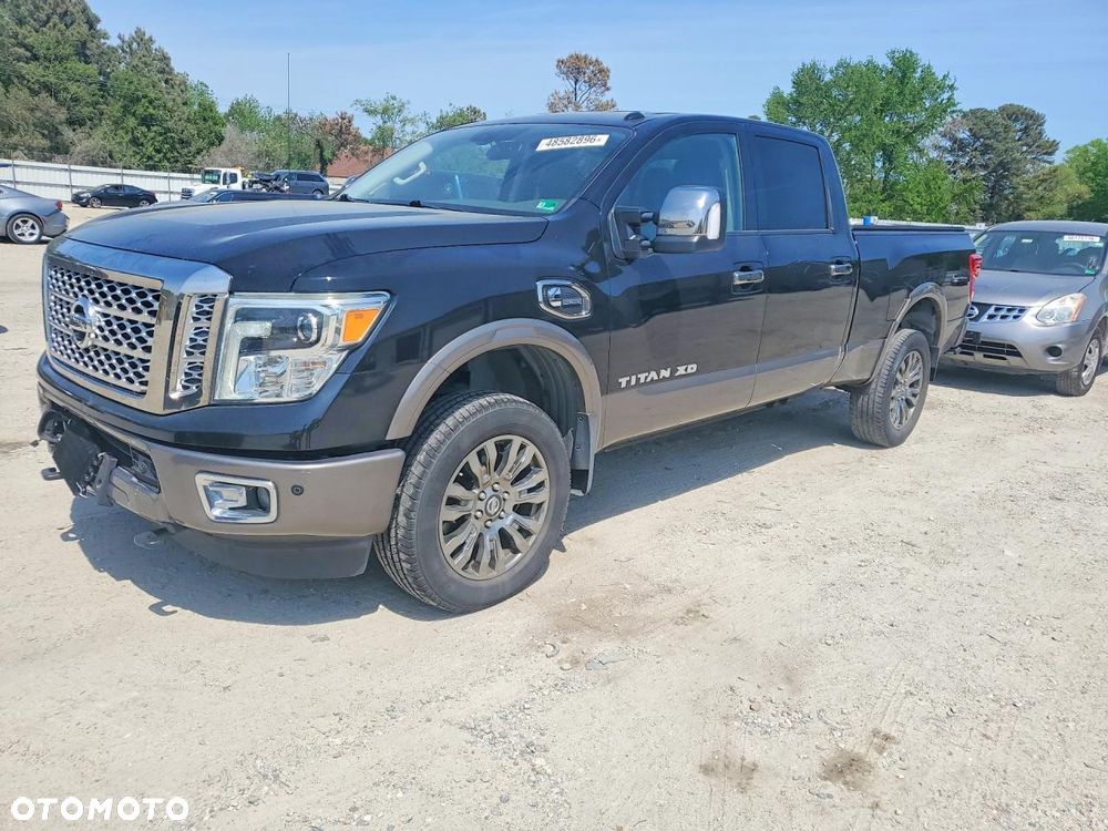 Nissan Titan - 2