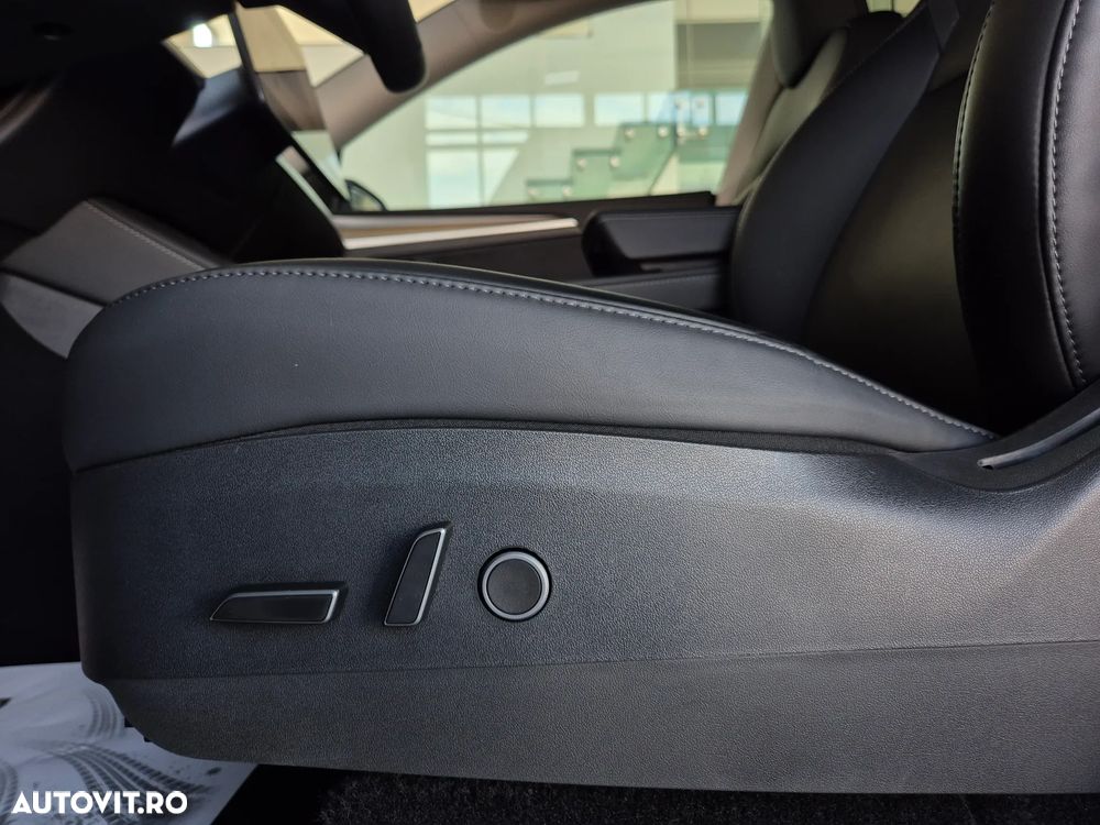 Tesla Model Y Long Range Dual Motor AWD - 16