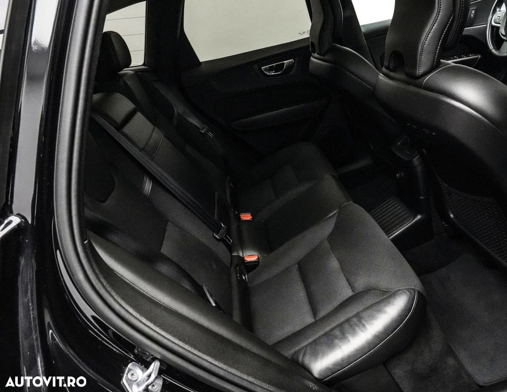 Volvo XC 60 T8 Twin Engine AWD Momentum Pro - 18