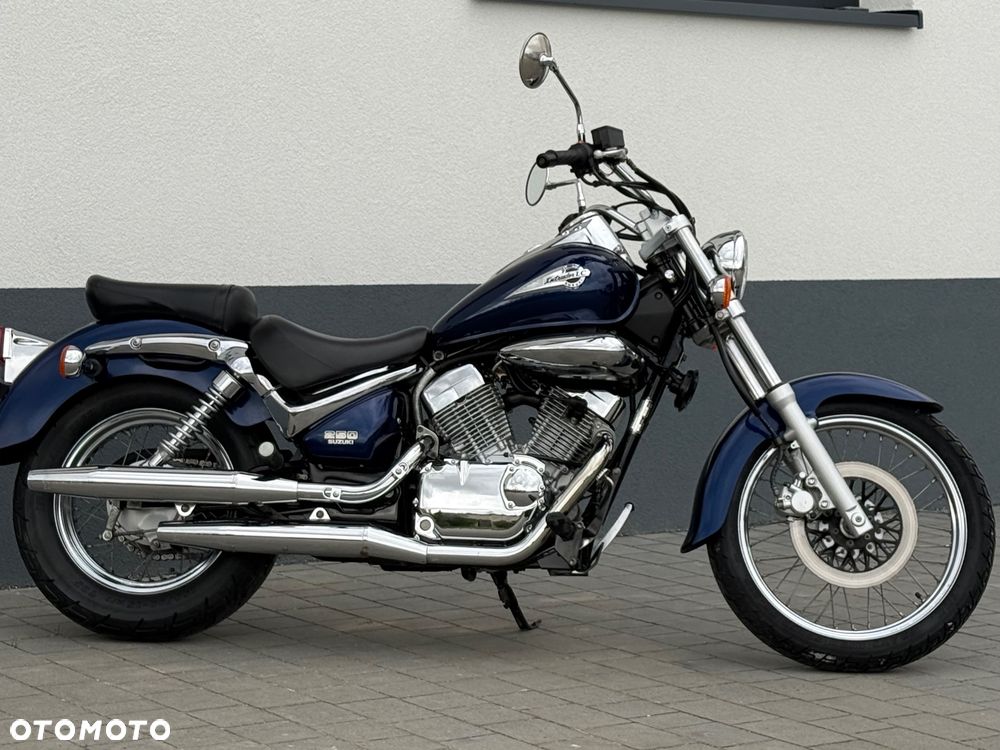 Suzuki Intruder - 4
