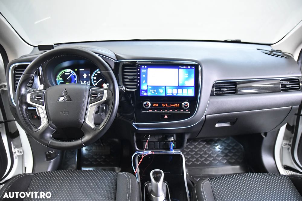 Mitsubishi Outlander - 9