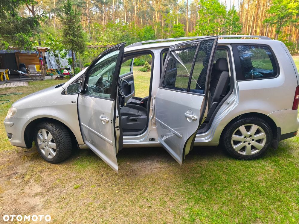 Volkswagen Touran 2.0 TDI Q-Line - 11