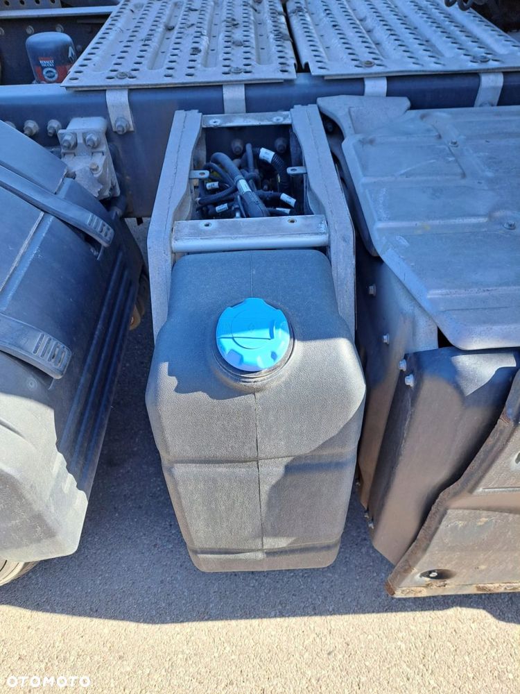 ZBIORNIK ADBLUE RENAULT GAMA T VOLVO FH - 1