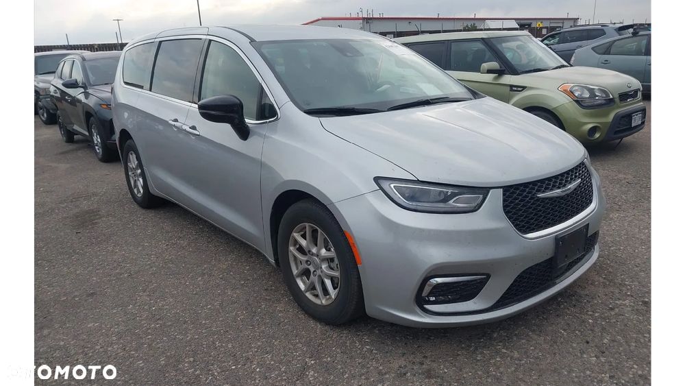 Chrysler Pacifica - 10