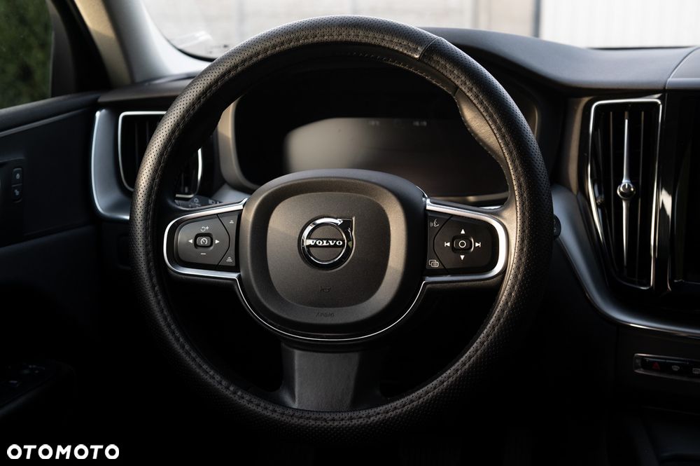 Volvo XC 60 T4 Momentum Pro - 9