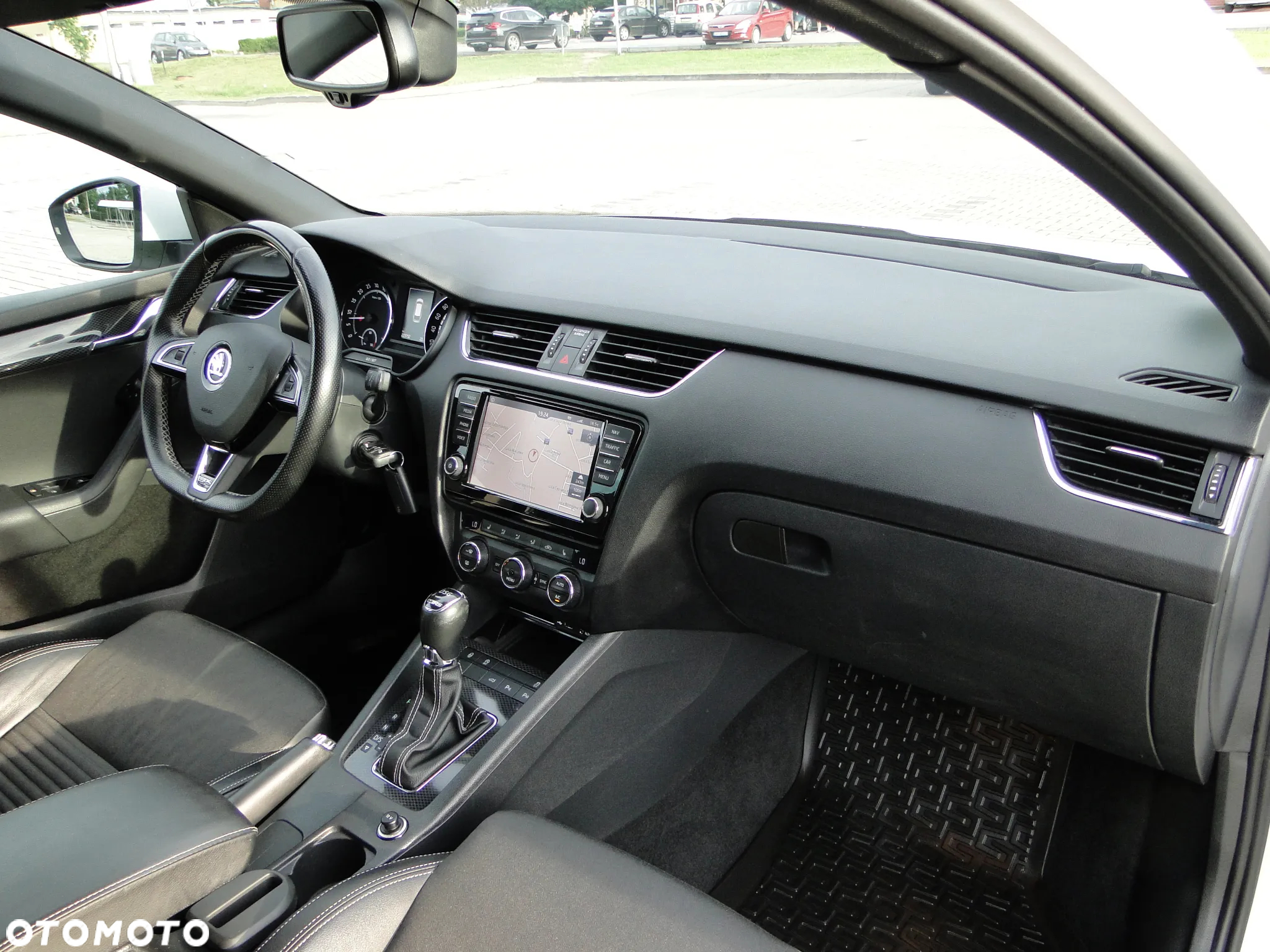 Skoda Octavia Combi 2.0 TDI DSG RS - 9