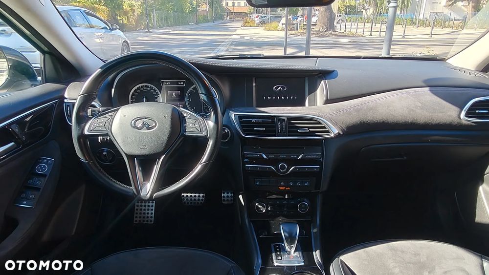 Infiniti Q30 1.5d DCT Premium City Black - 11