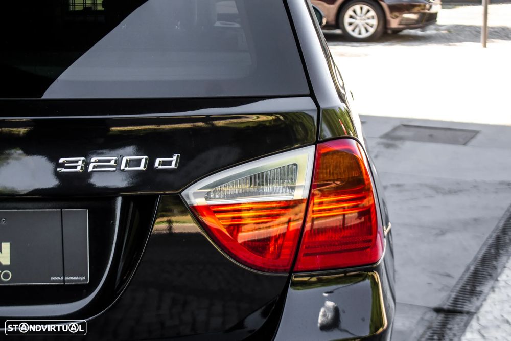 BMW 320 d Auto - 11