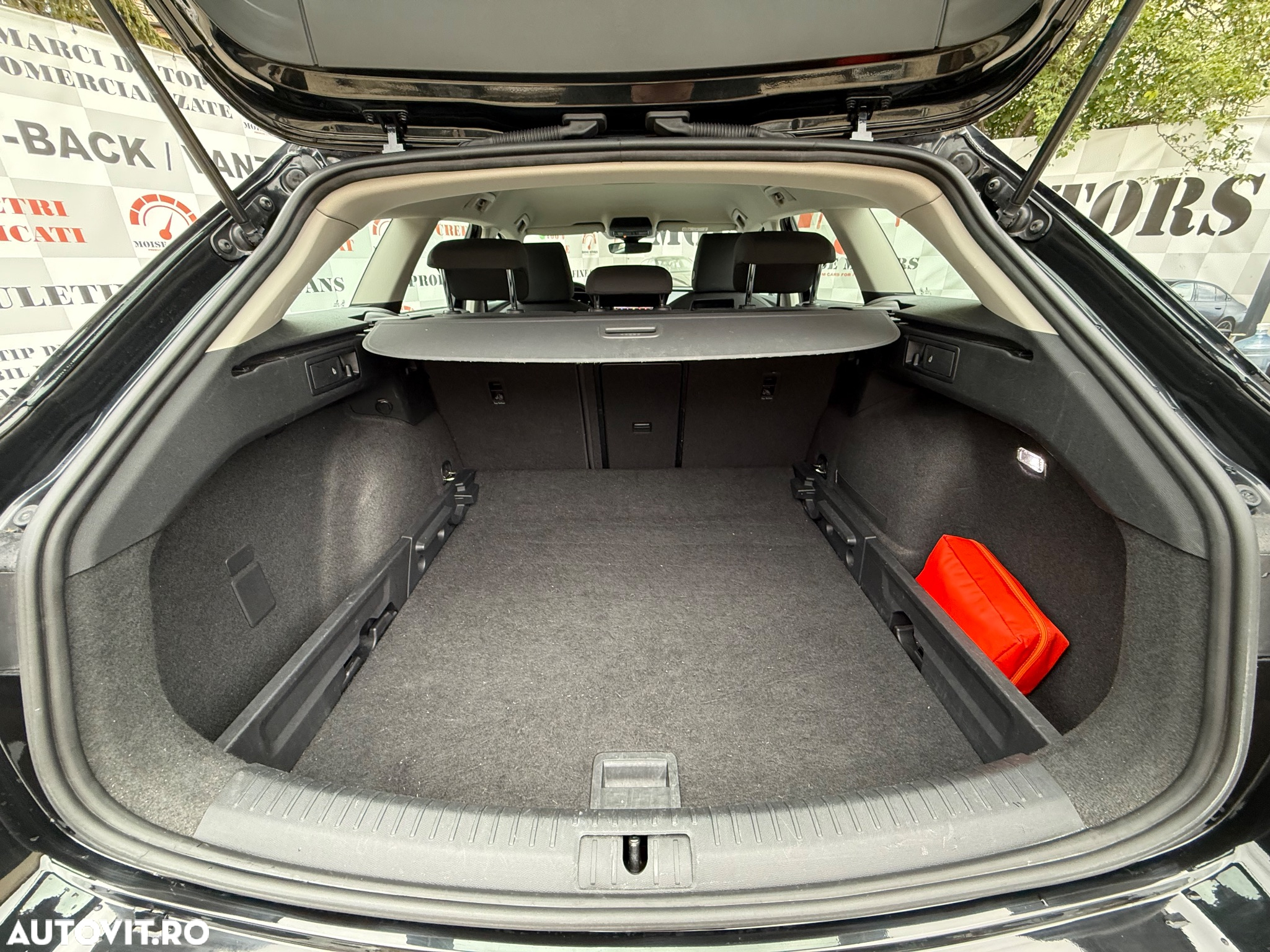 Seat Leon Sportstourer 2.0 TDI DSG Style Edition - 20