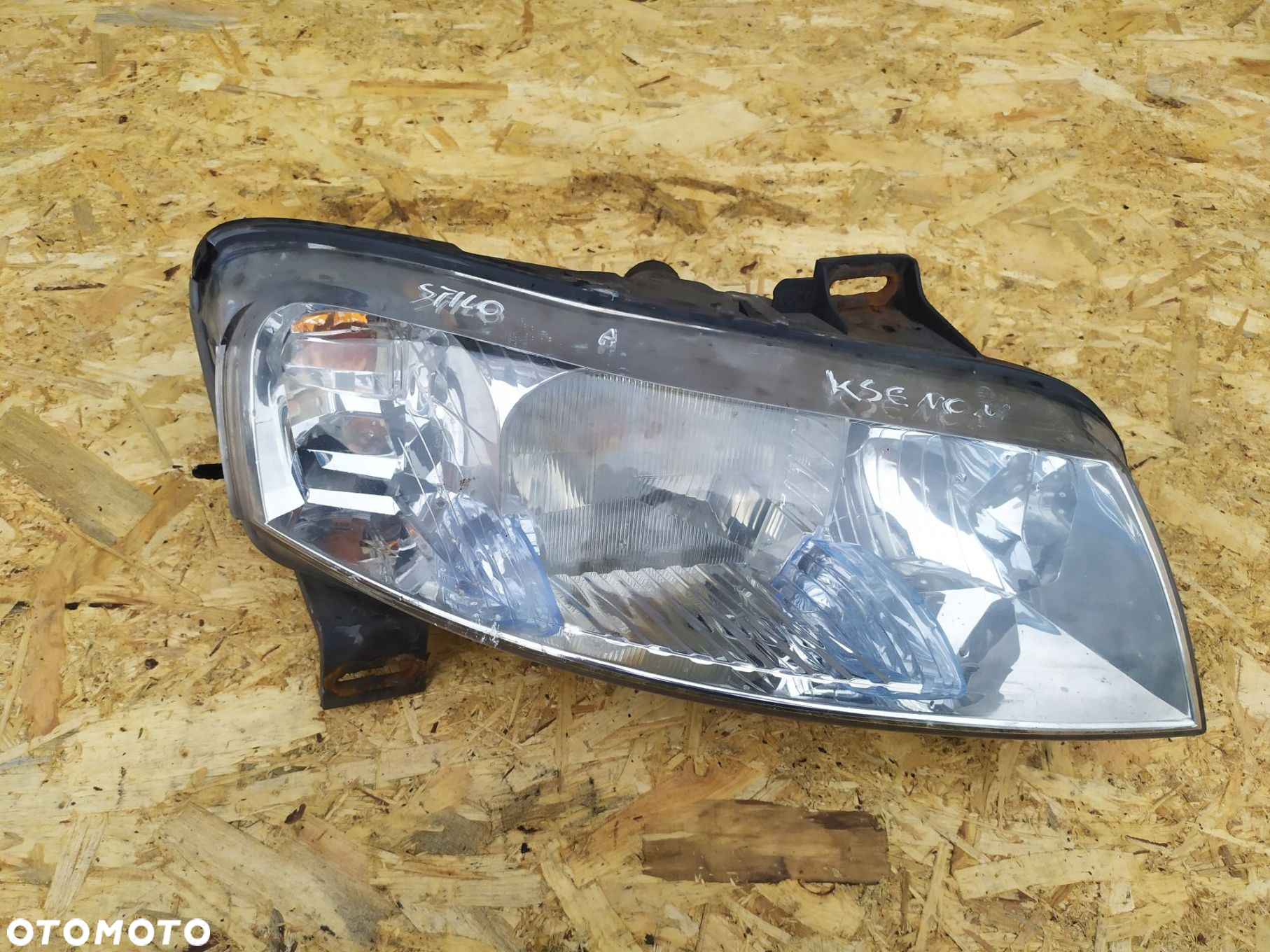 REFLEKTOR LAMPA PRAWY PRZÓD XENON FIAT STILO - 2
