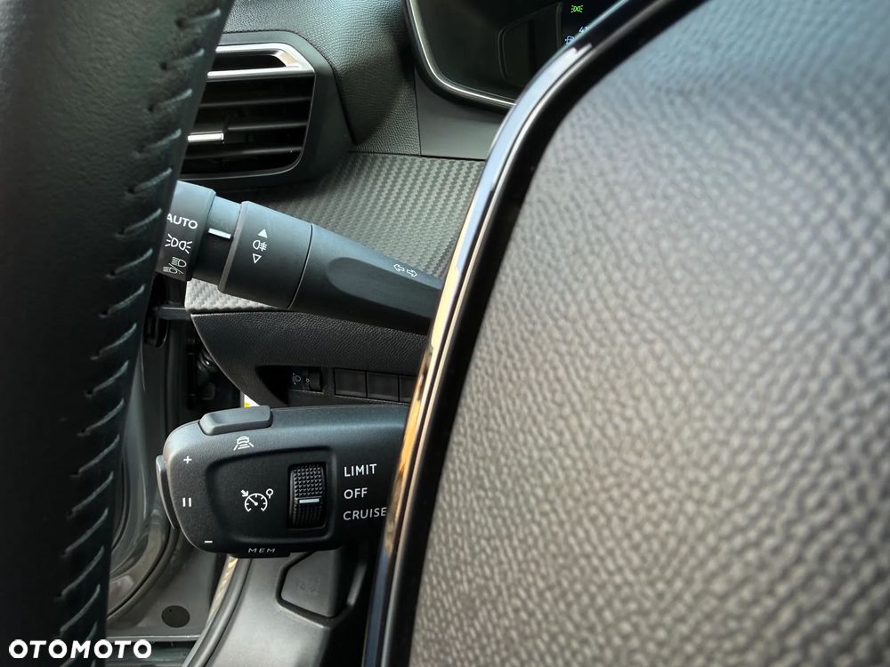 Peugeot 2008 Benzin 100 Allure - 18