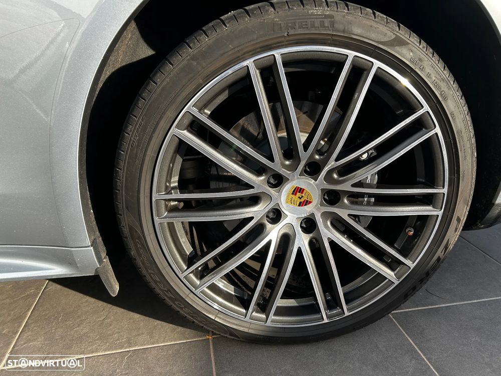 Porsche Panamera 4 E-Hybrid 10 Years Edition - 16