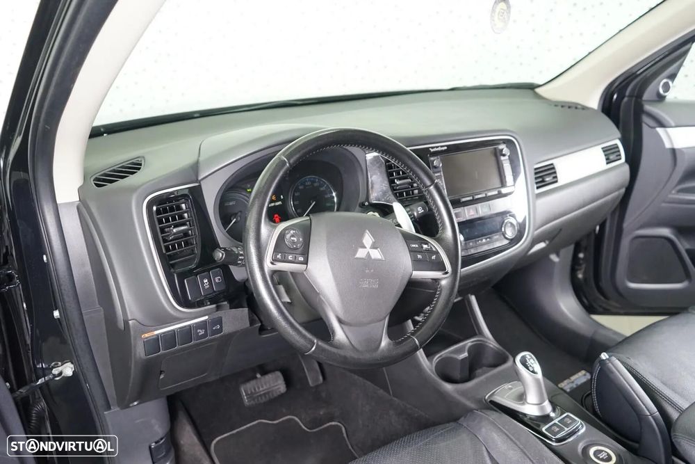 Mitsubishi Outlander 2.0 4WD Plus - 17