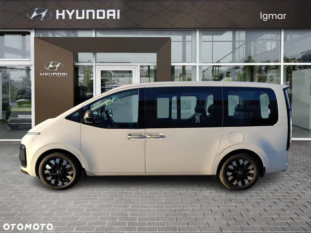 Hyundai Staria 1.6 T-GDI HEV Luxury - 2